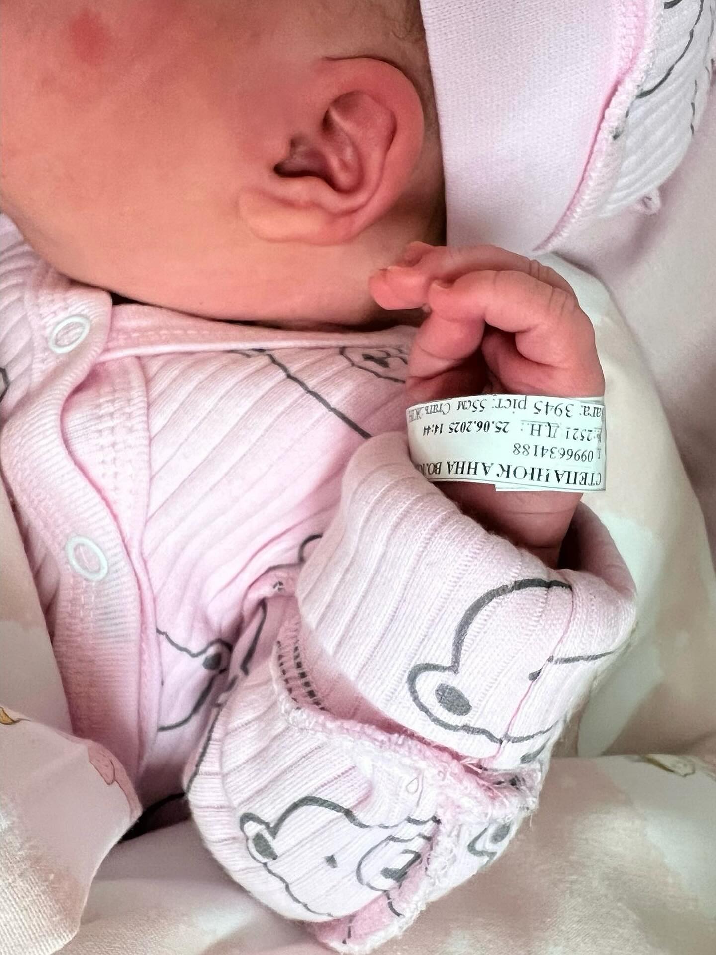 Зірковий волейболіст Плотницький став батьком вдруге: як назвали маленьку принцесу